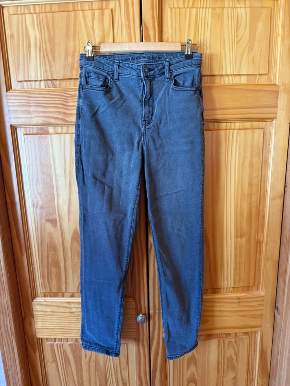 American Eagle mom jean